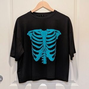 3/$30 EUC SHEIN XL Black Stretch Crop Tee with Turquoise Skeleton Print